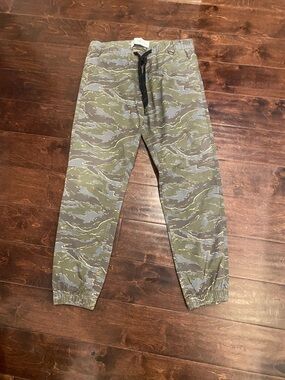 Drakes Men's Green Camouflage Joggers